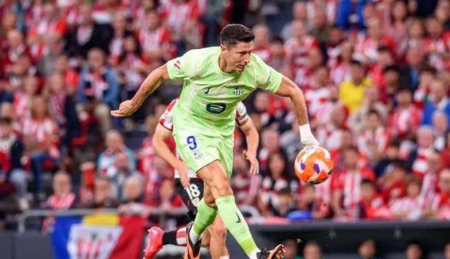 莱万多夫斯基重要时刻重返赛场，C9带队取胜！引发球迷热议