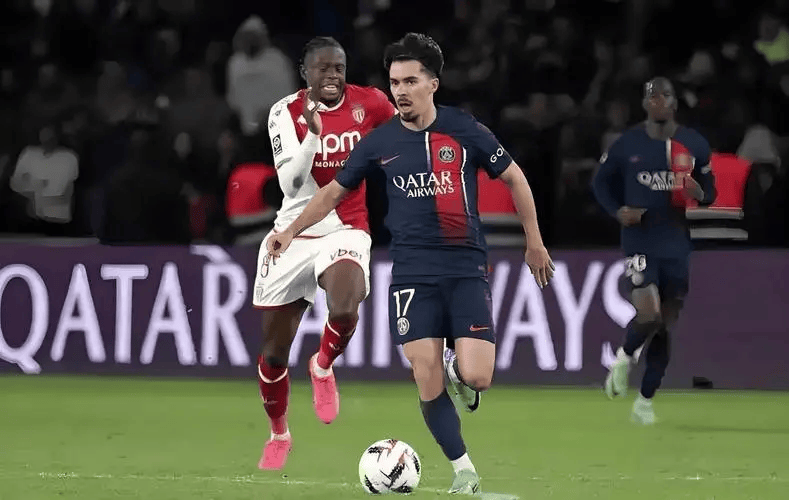 法甲赛程吃紧,里尔今晚门线救险,压力陡增,高层口径保持一致 法甲赛程吃紧,里尔今晚门线救险,压力陡增,高层口径保持一致