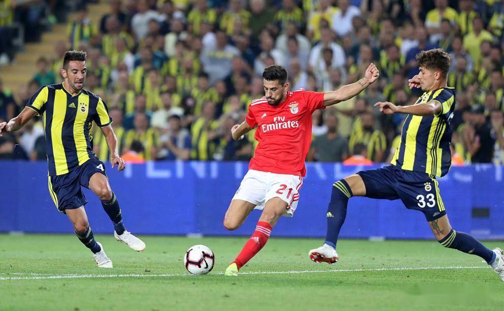 包含赛地聚焦——葡超国际比赛日热度飙升成都蓉城冲刺阶段完成体检，上海海港集结日战术微调直接炸裂的词条